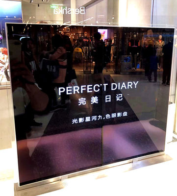 الصين شاشة OLED شفافة عالية السطوع لمول التسوق 500 شمعة المزود